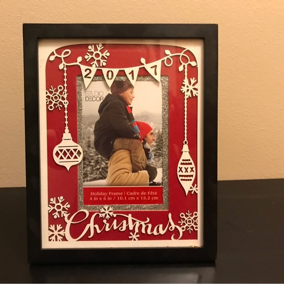 Studio Decor Christmas Holiday Frame Dated 2017 - Picture 1 of 2